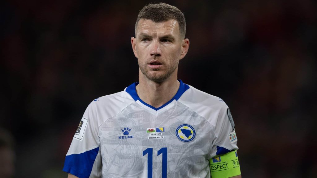Dzeko alfineta Itália antes de duelo da Repescagem Europeia: “Se têm medo de jogar com Gales, há algo errado”