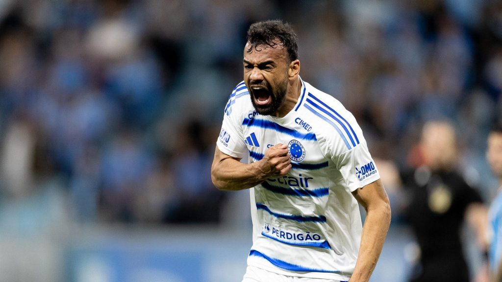 times do exterior fazem consultas e Fabrício Bruno tem futuro incerto no Cruzeiro