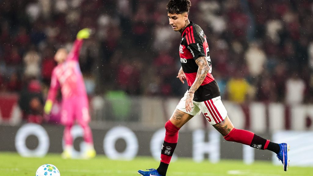 Entenda por que multa pode definir futuro de Pulgar no Flamengo