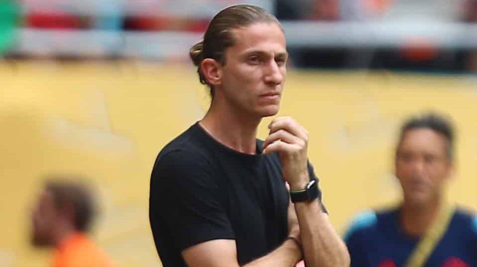 Filipe Luís revela próximos passos na carreira após demissão do Flamengo: “Estou visitando alguns times”