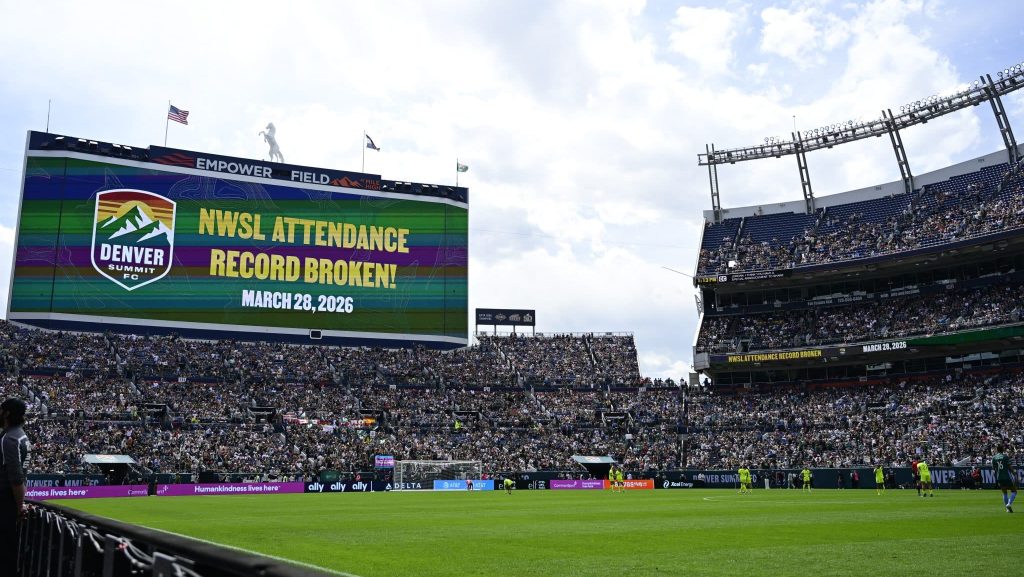 Time dos EUA quebra recorde de público em um duelo de liga no futebol feminino