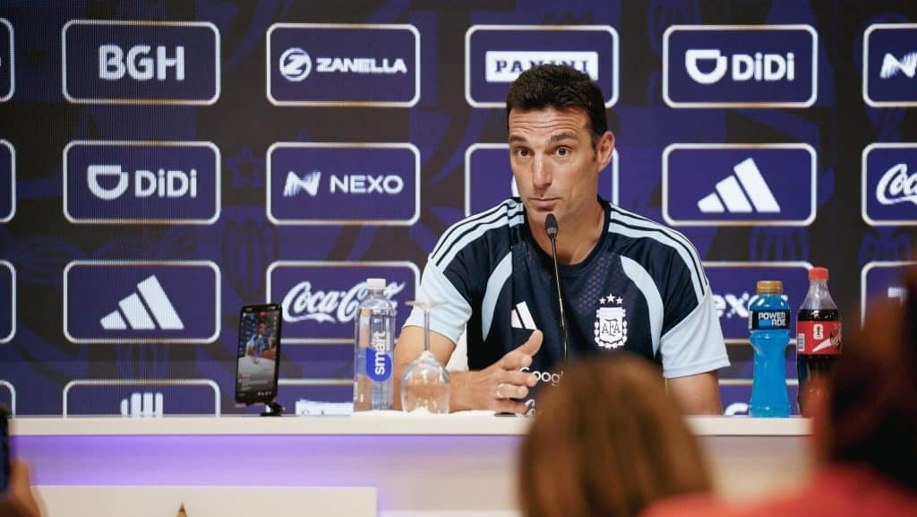 Scaloni confirma Messi em amistoso e analisa lista para a Copa: “Cortar com base no desempenho”